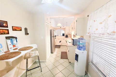 Duplex à vendre à Orlando, Floride: 2 chambres, 98.1 m2 № 2098233 - photo 18