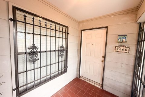 Duplex à vendre à Orlando, Floride: 2 chambres, 98.1 m2 № 2098233 - photo 11