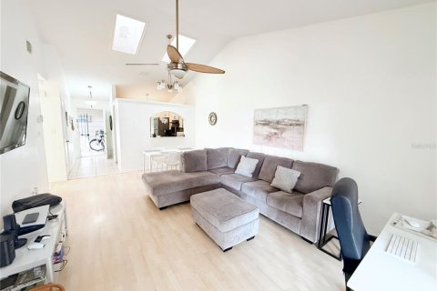 Duplex à vendre à Orlando, Floride: 2 chambres, 98.1 m2 № 2098233 - photo 12