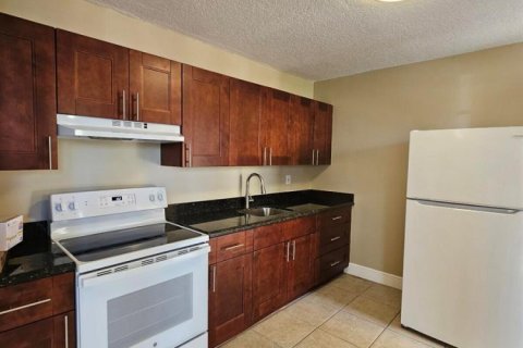 Снять в аренду квартиру в Ривьера-Бич, Флорида 3 комнаты, 71.35м2, № 2245928 - фото 2