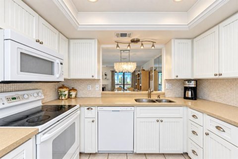 Townhouse in Sarasota, Florida 2 bedrooms, 134.34 sq.m. № 2378945 - photo 16