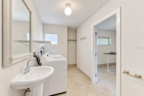 Townhouse in Sarasota, Florida 2 bedrooms, 134.34 sq.m. № 2378945 - photo 30