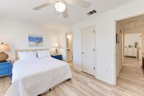 Townhouse in Sarasota, Florida 2 bedrooms, 134.34 sq.m. № 2378945 - photo 23