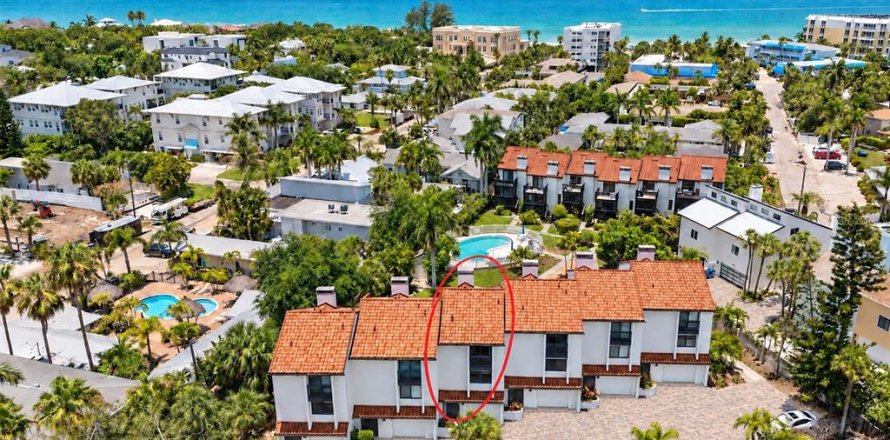 Townhouse in Sarasota, Florida 2 bedrooms, 134.34 sq.m. № 2378945