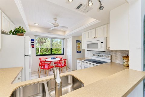Townhouse in Sarasota, Florida 2 bedrooms, 134.34 sq.m. № 2378945 - photo 17