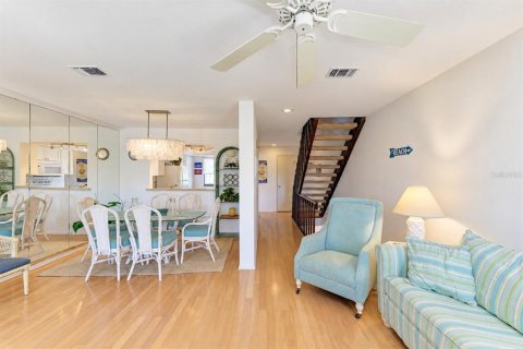 Townhouse in Sarasota, Florida 2 bedrooms, 134.34 sq.m. № 2378945 - photo 9