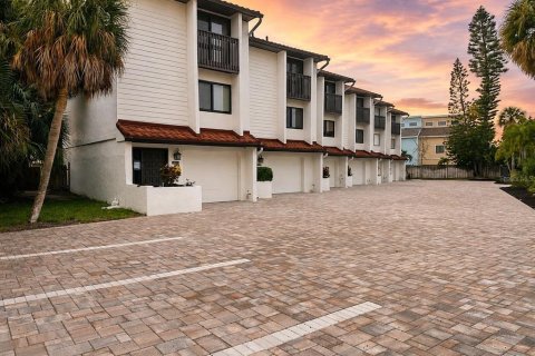 Townhouse in Sarasota, Florida 2 bedrooms, 134.34 sq.m. № 2378945 - photo 6