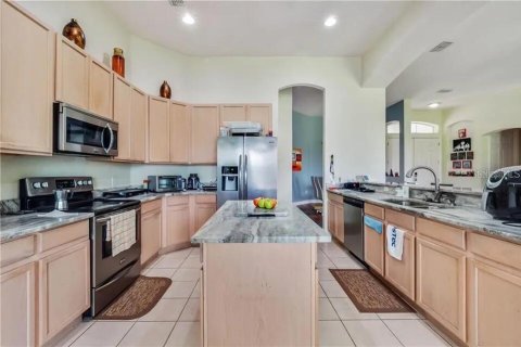 House in BELLALAGO in Kissimmee, Florida 5 bedrooms, 260.13 sq.m. № 2258237 - photo 3