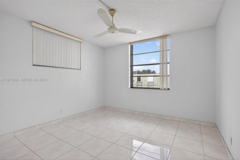 Купить кондоминиум в Маргит, Флорида 2 спальни, 92.9м2, № 2036625 - фото 23