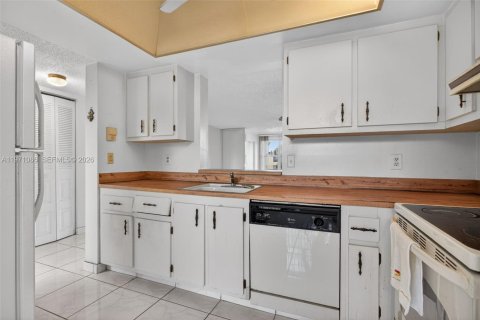 Купить кондоминиум в Маргит, Флорида 2 спальни, 92.9м2, № 2036625 - фото 5