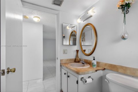 Купить кондоминиум в Маргит, Флорида 2 спальни, 92.9м2, № 2036625 - фото 25