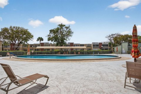 Купить кондоминиум в Маргит, Флорида 2 спальни, 92.9м2, № 2036625 - фото 30