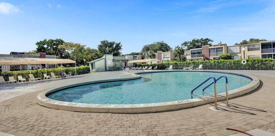 Condo in Margate, Florida, 2 bedrooms  № 2036625