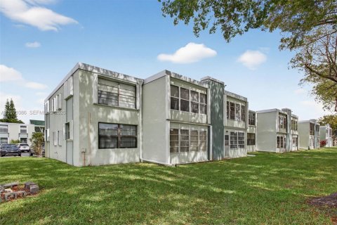 Купить кондоминиум в Маргит, Флорида 2 спальни, 92.9м2, № 2036625 - фото 26