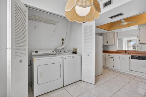 Купить кондоминиум в Маргит, Флорида 2 спальни, 92.9м2, № 2036625 - фото 10