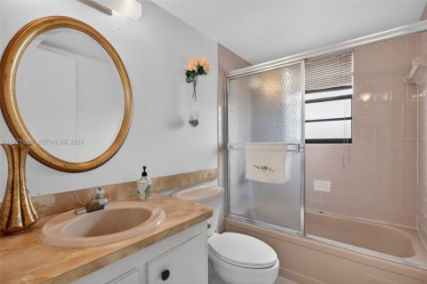 Купить кондоминиум в Маргит, Флорида 2 спальни, 92.9м2, № 2036625 - фото 21