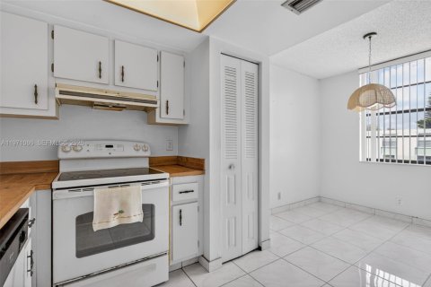 Купить кондоминиум в Маргит, Флорида 2 спальни, 92.9м2, № 2036625 - фото 6