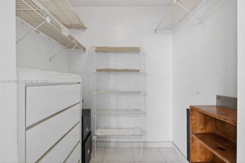 Купить кондоминиум в Маргит, Флорида 2 спальни, 92.9м2, № 2036625 - фото 19