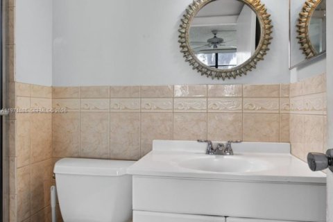 Купить кондоминиум в Маргит, Флорида 2 спальни, 92.9м2, № 2036625 - фото 24