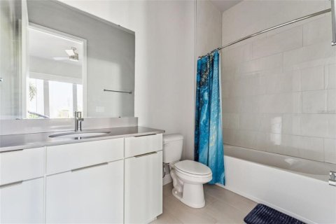 Снять в аренду кондоминиум в Фор-Корнерс, Флорида 6 комнат, 139.63м2, № 2278085 - фото 19