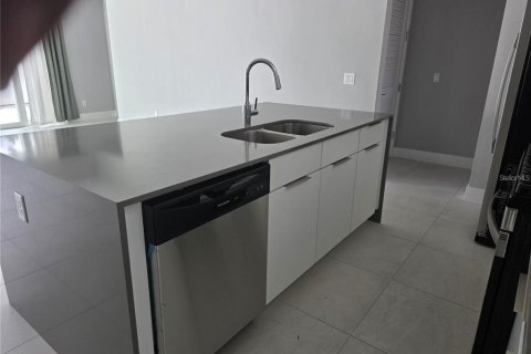 Снять в аренду кондоминиум в Фор-Корнерс, Флорида 6 комнат, 139.63м2, № 2278085 - фото 5