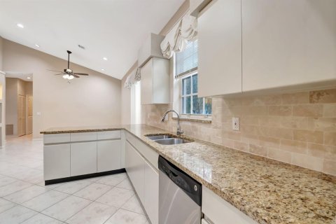 House in Boynton Beach, Florida 3 bedrooms, 210.33 sq.m. № 2378767 - photo 17