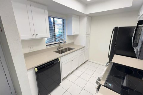 Touwnhouse à louer à Tampa, Floride: 2 chambres, 96.34 m2 № 1853335 - photo 14