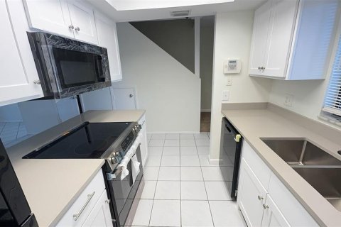 Touwnhouse à louer à Tampa, Floride: 2 chambres, 96.34 m2 № 1853335 - photo 17