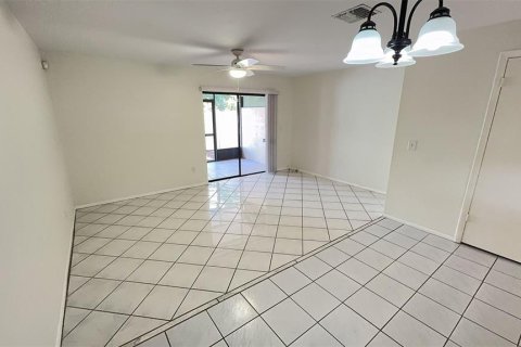 Touwnhouse à louer à Tampa, Floride: 2 chambres, 96.34 m2 № 1853335 - photo 10