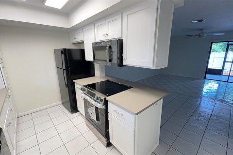 Touwnhouse à louer à Tampa, Floride: 2 chambres, 96.34 m2 № 1853335 - photo 15