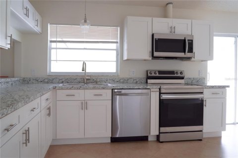 House in Kissimmee, Florida 2 bedrooms, 154.4 sq.m. № 2196691 - photo 2