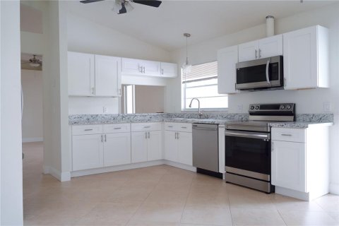 House in Kissimmee, Florida 2 bedrooms, 154.4 sq.m. № 2196691 - photo 11
