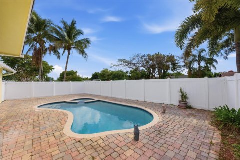Casa en venta en Oakland Park, Florida, 4 dormitorios, 228.08 m2 № 2073274 - foto 15