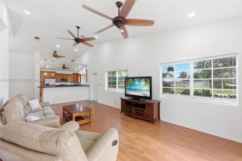 Casa en venta en Oakland Park, Florida, 4 dormitorios, 228.08 m2 № 2073274 - foto 7