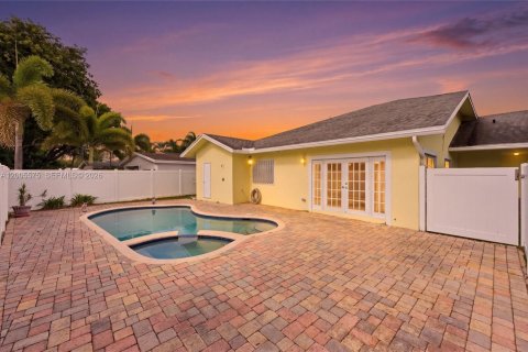 Casa en venta en Oakland Park, Florida, 4 dormitorios, 228.08 m2 № 2073274 - foto 3