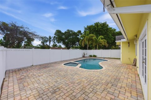 Casa en venta en Oakland Park, Florida, 4 dormitorios, 228.08 m2 № 2073274 - foto 20