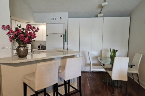 Condominio en alquiler en Sunrise, Florida, 1 dormitorio, 69.03 m2 № 1770580 - foto 2