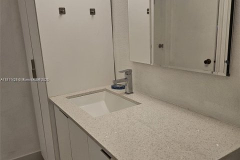 Condominio en alquiler en Sunrise, Florida, 1 dormitorio, 69.03 m2 № 1770580 - foto 6