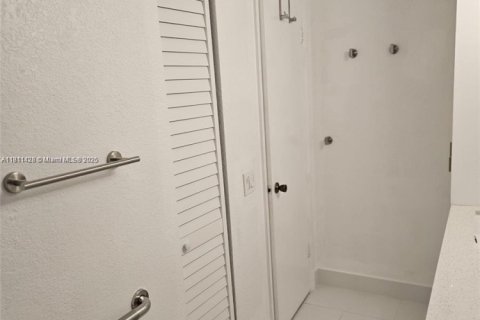 Condominio en alquiler en Sunrise, Florida, 1 dormitorio, 69.03 m2 № 1770580 - foto 8