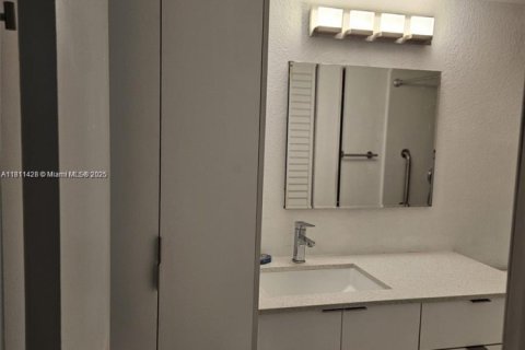Condominio en alquiler en Sunrise, Florida, 1 dormitorio, 69.03 m2 № 1770580 - foto 9