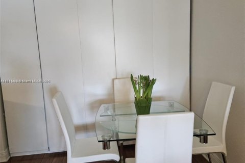 Condominio en alquiler en Sunrise, Florida, 1 dormitorio, 69.03 m2 № 1770580 - foto 3