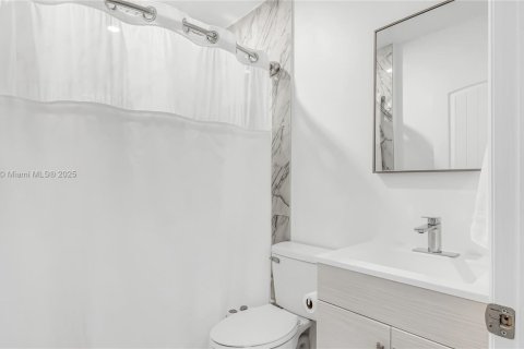 Casa en venta en Miami, Florida, 4 dormitorios, 152.08 m2 № 1846102 - foto 25