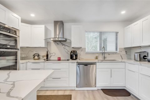 Casa en venta en Miami, Florida, 4 dormitorios, 152.08 m2 № 1846102 - foto 10