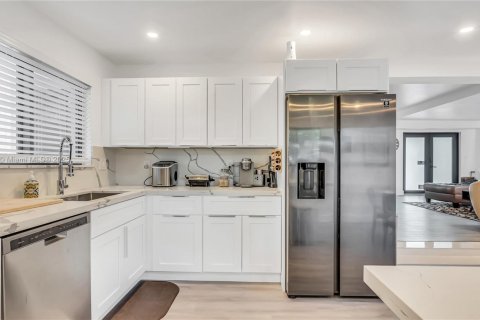 Casa en venta en Miami, Florida, 4 dormitorios, 152.08 m2 № 1846102 - foto 12
