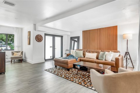 Casa en venta en Miami, Florida, 4 dormitorios, 152.08 m2 № 1846102 - foto 3