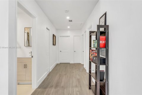 Casa en venta en Miami, Florida, 4 dormitorios, 152.08 m2 № 1846102 - foto 13