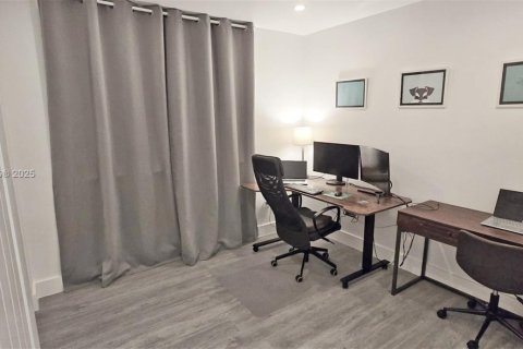 Casa en venta en Miami, Florida, 4 dormitorios, 152.08 m2 № 1846102 - foto 30