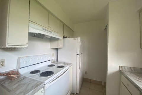 Снять в аренду кондоминиум в Хомстед, Флорида 2 спальни, 80.17м2, № 1988563 - фото 6