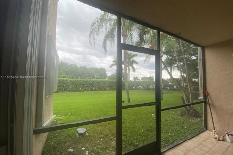 Снять в аренду кондоминиум в Хомстед, Флорида 2 спальни, 80.17м2, № 1988563 - фото 11
