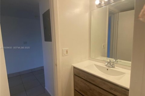 Снять в аренду кондоминиум в Хомстед, Флорида 2 спальни, 80.17м2, № 1988563 - фото 10
